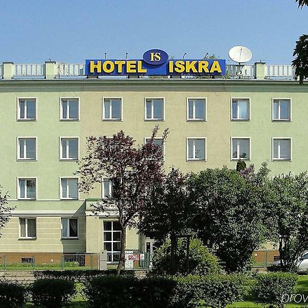 Iskra Hotel Radom Bagian luar foto