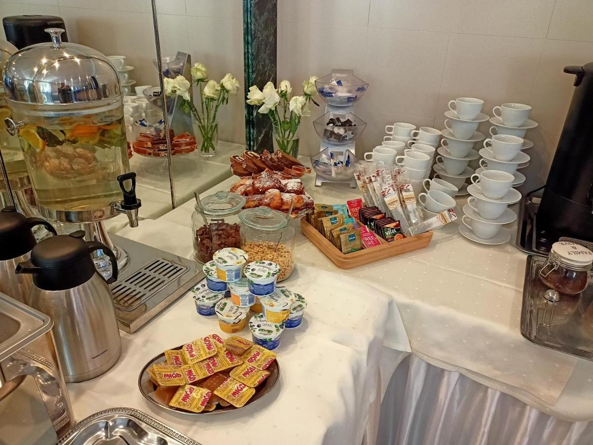 Iskra Hotel Radom Bagian luar foto