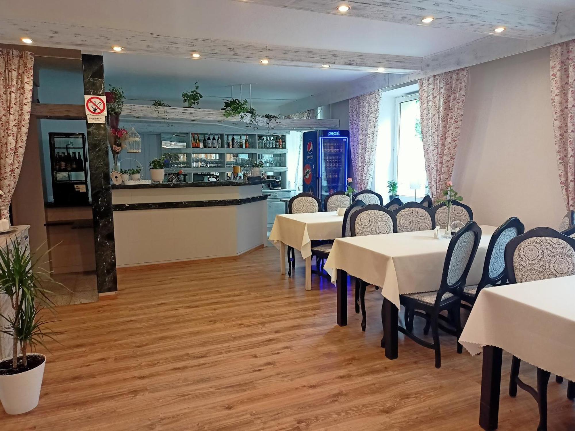 Iskra Hotel Radom Bagian luar foto