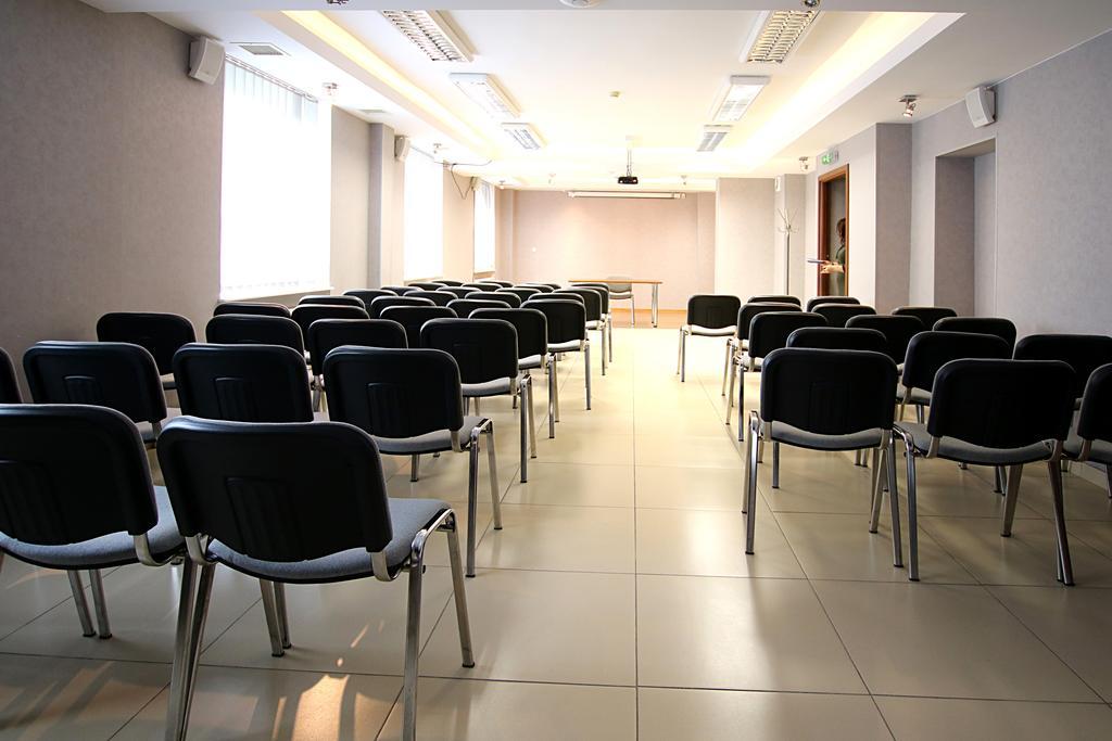 Iskra Hotel Radom Bagian luar foto