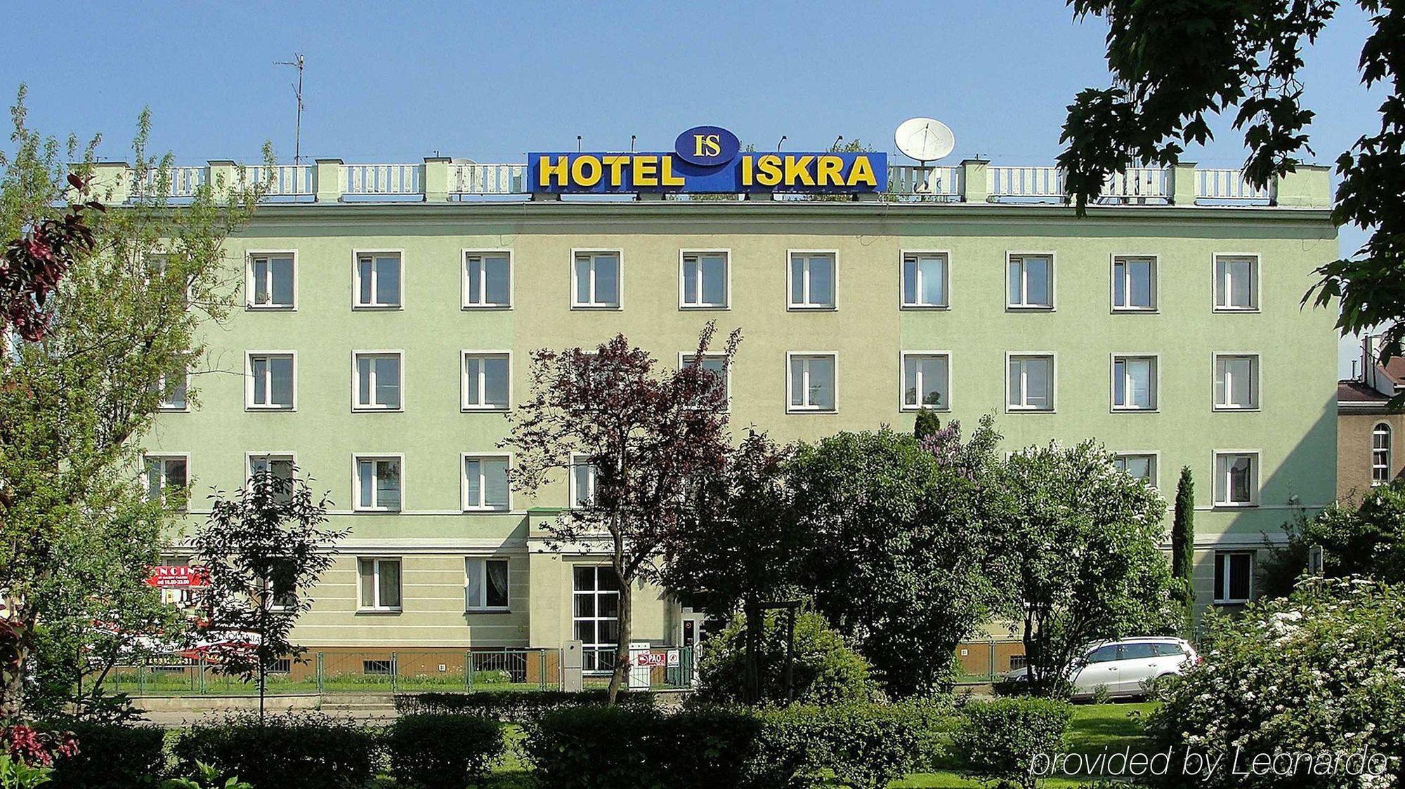 Iskra Hotel Radom Bagian luar foto