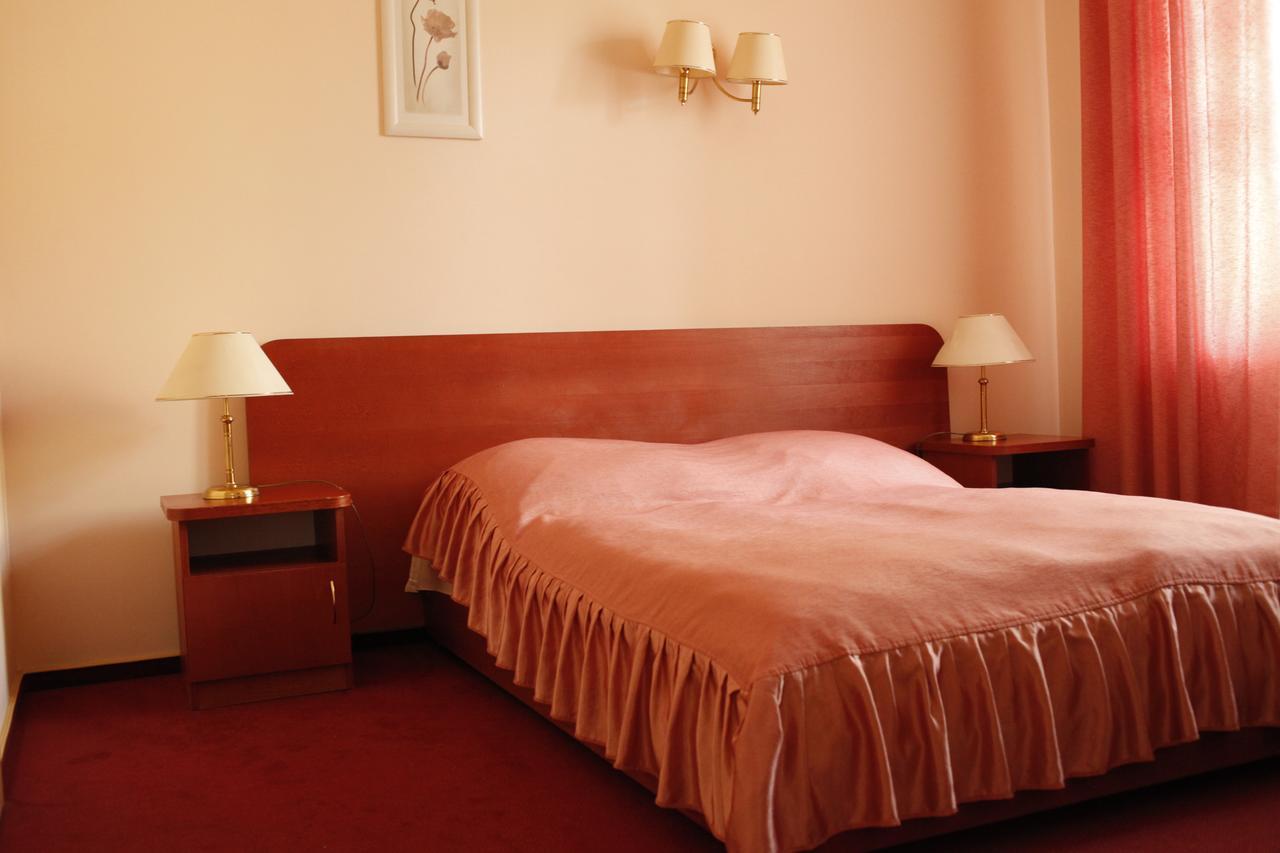Iskra Hotel Radom Bagian luar foto