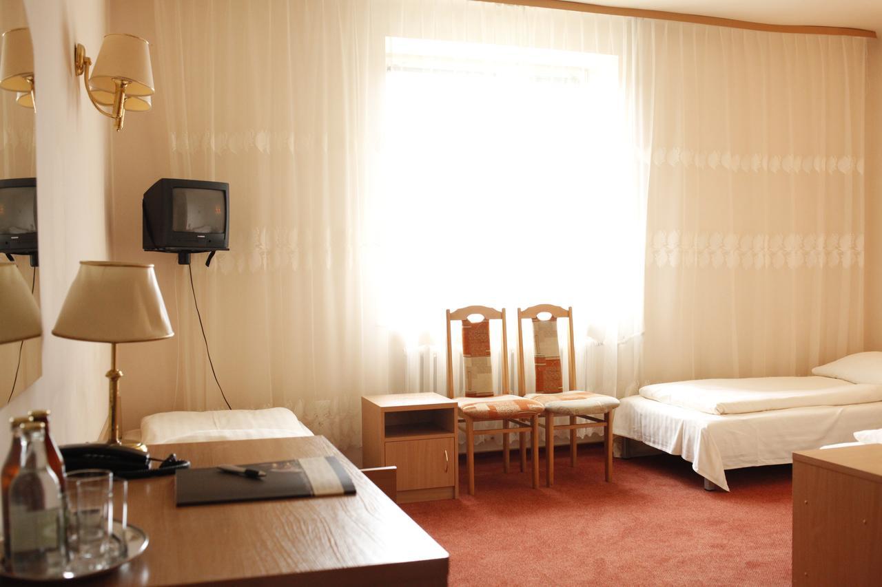 Iskra Hotel Radom Bagian luar foto