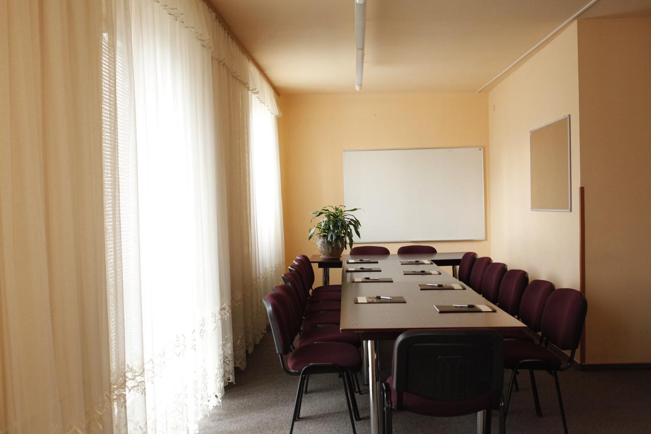 Iskra Hotel Radom Bagian luar foto