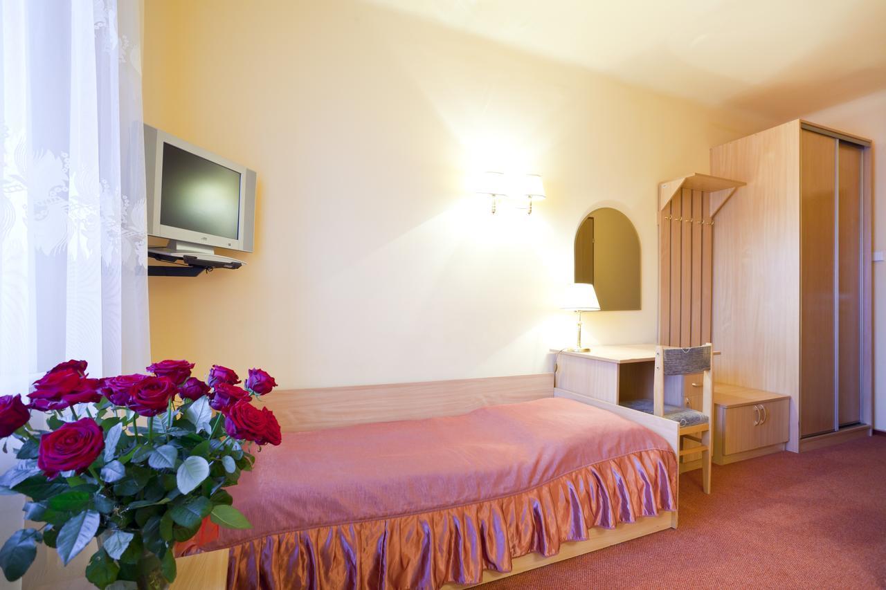 Iskra Hotel Radom Ruang foto