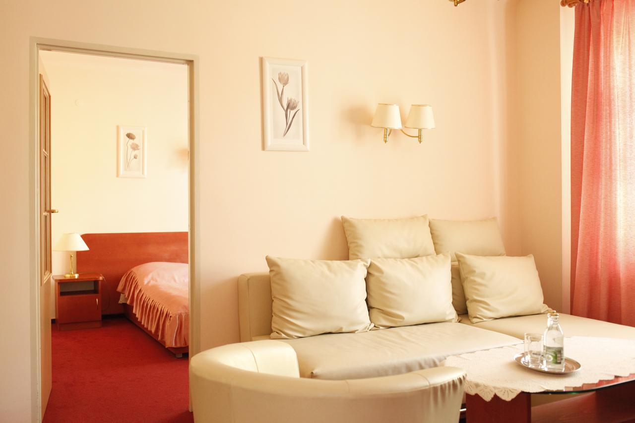 Iskra Hotel Radom Bagian luar foto