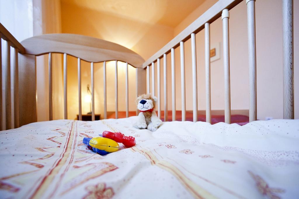 Iskra Hotel Radom Bagian luar foto